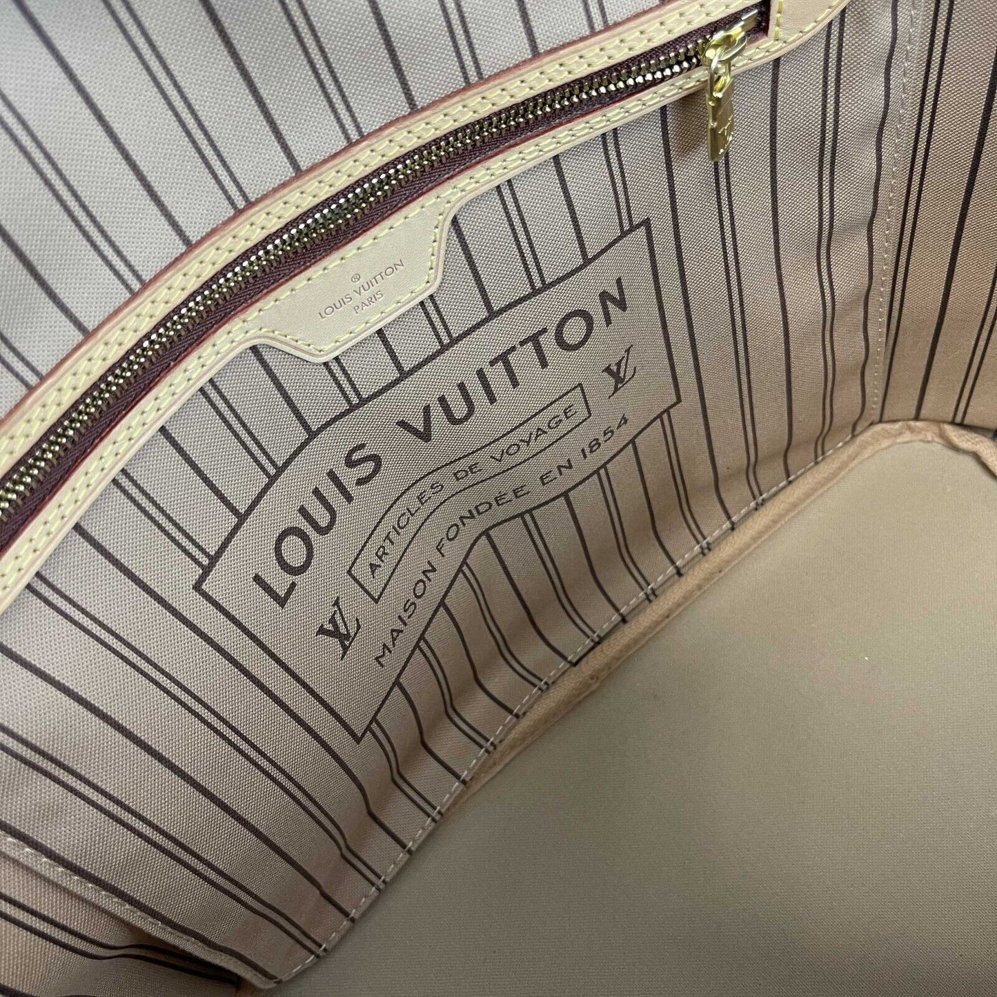 Louis Vuitton - Neverfull MM - Brown / Tan Monogram Canvas Tote