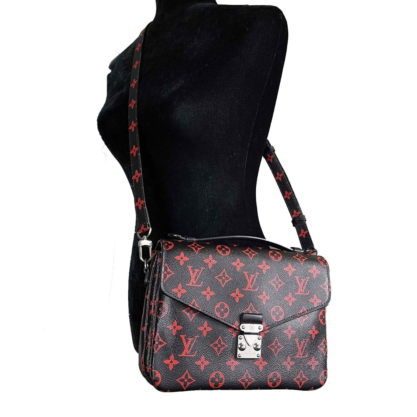 Louis Vuitton Excellent Monogram Infrarouge Pochette Metis Black/Red Crossbody