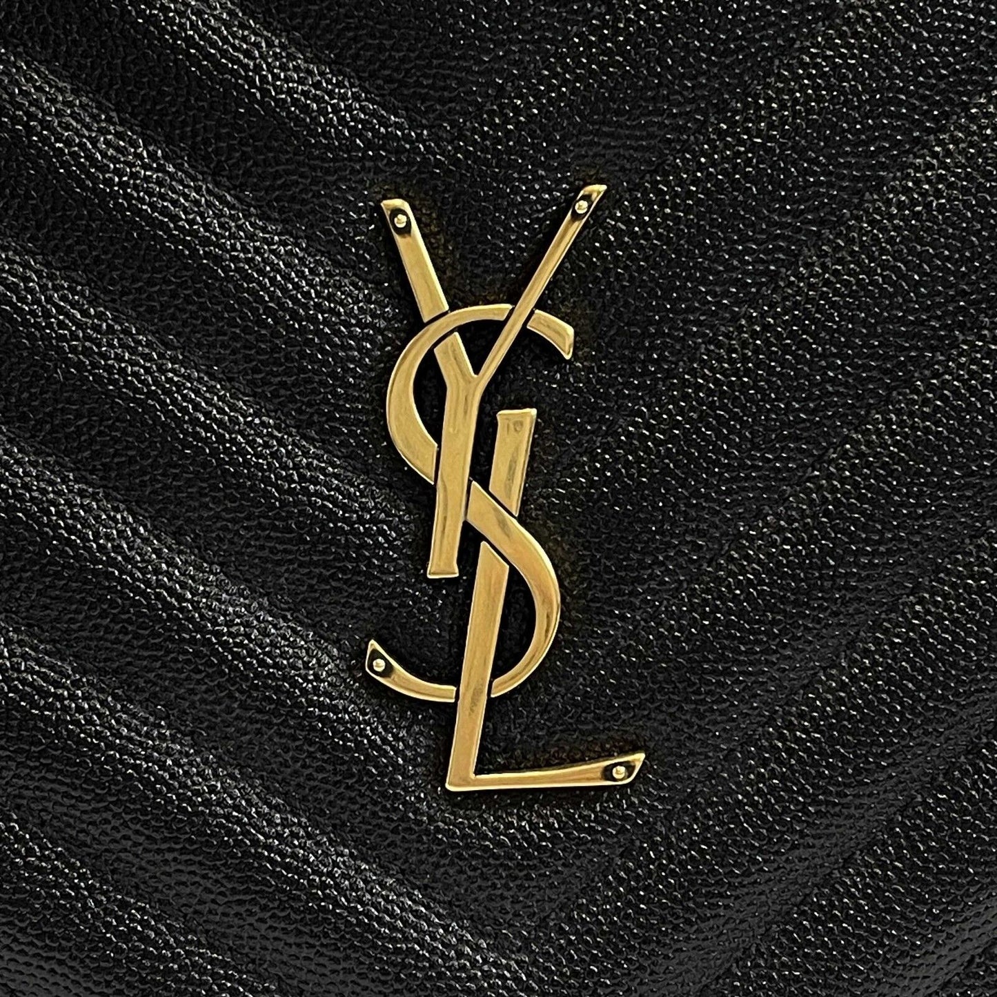 Saint Laurent Vinyle YSL Round Quilted Grain de Poudre