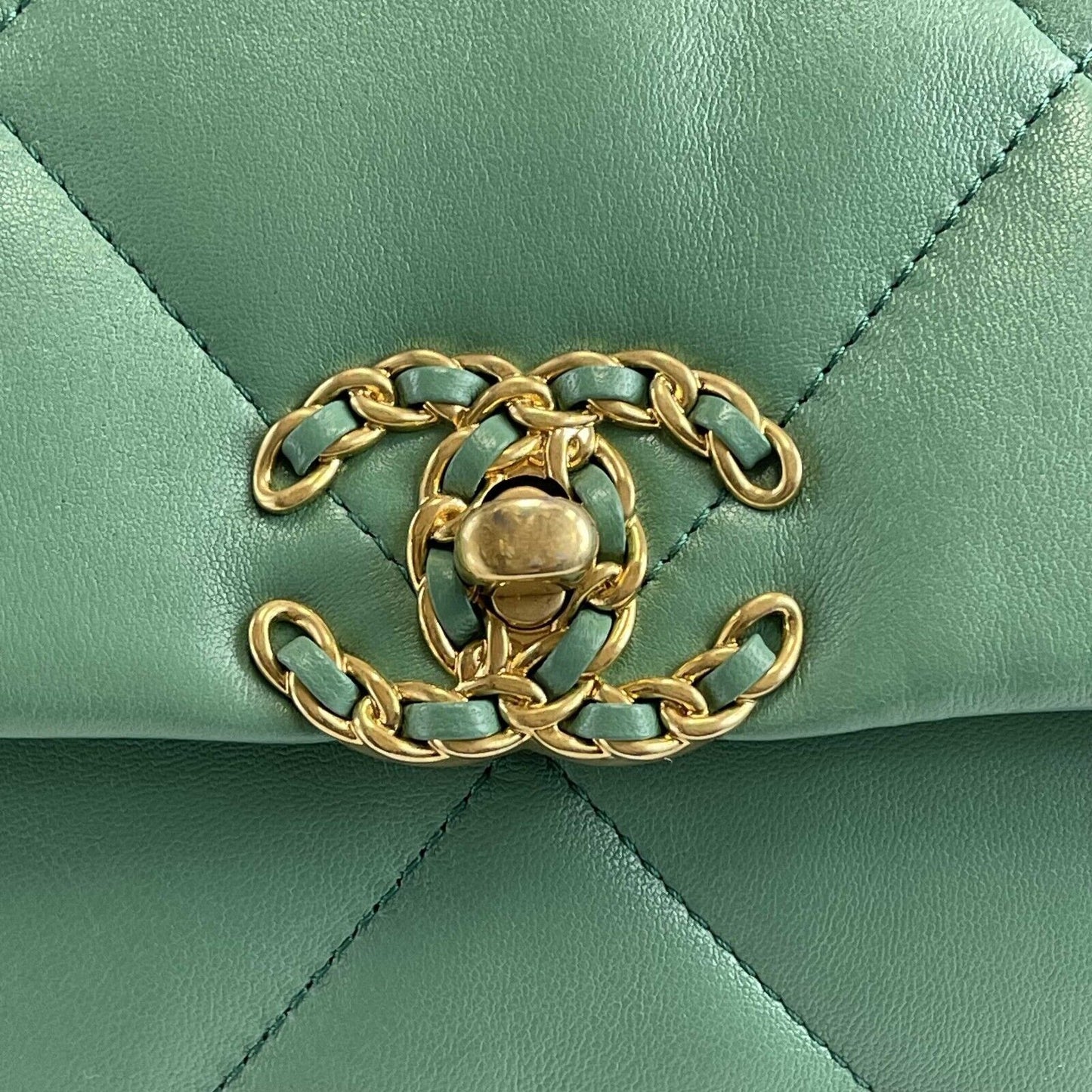 Chanel 19 Green Flap Bag Medium CC Shoulder Crossbody Bag