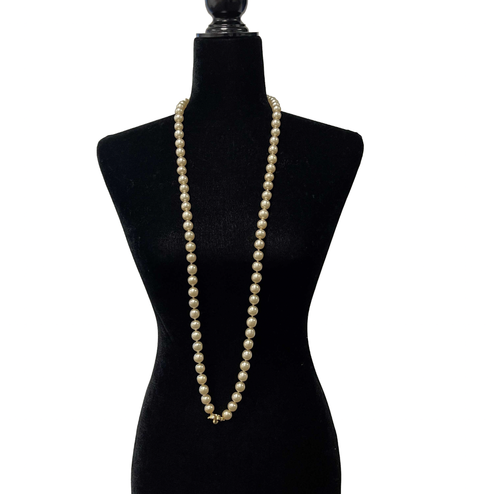 CHANEL - Vintage 96P CC Logo Turn Lock Pearl / Gold Necklace