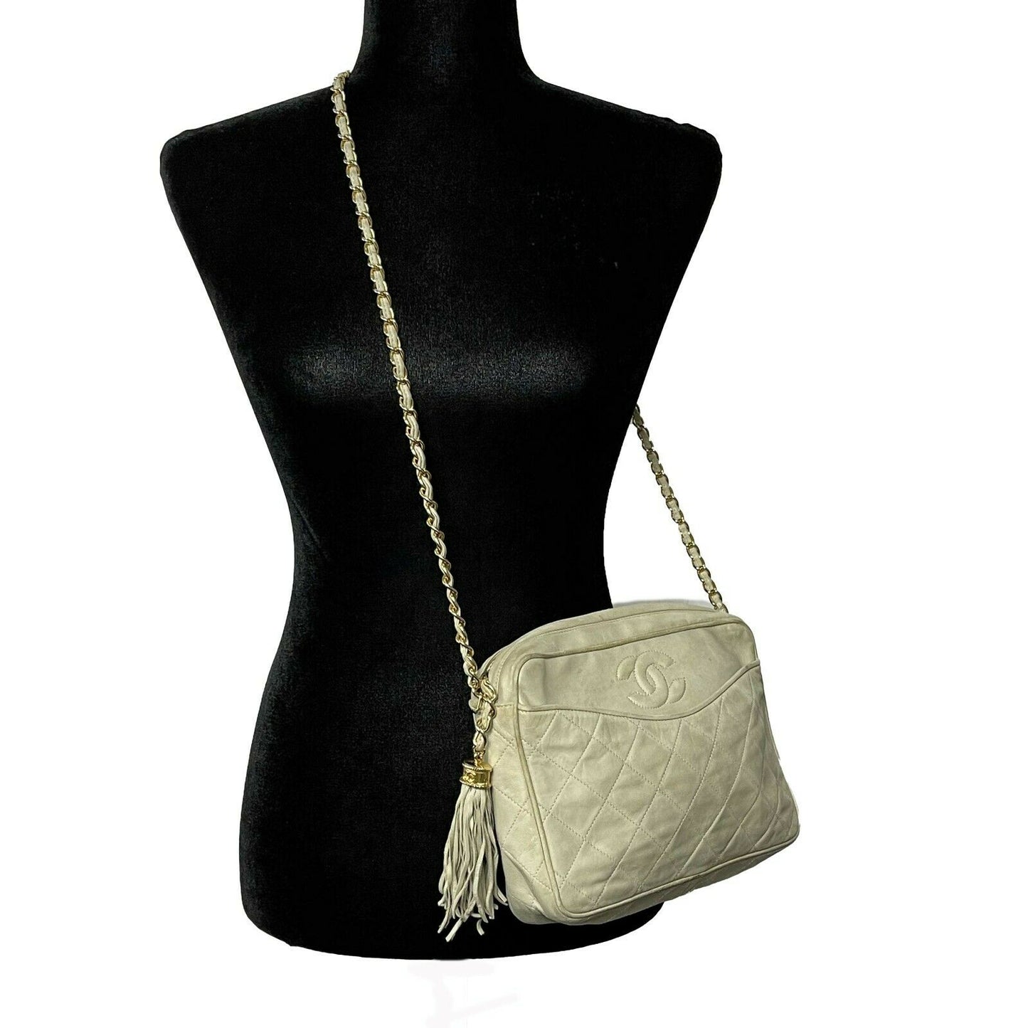 CHANEL - Vintage 80s Stone Tassel Quilted Leather Medium CC Messenger Crossbody