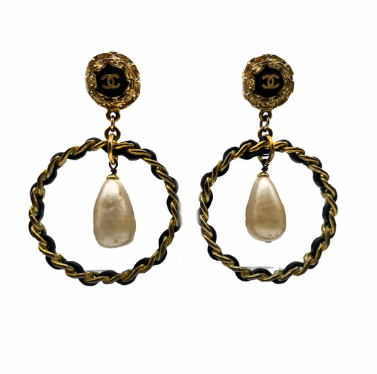 Chanel - Collection 27 Chain 1980s CC Gold Tone Pearl Clip-On Hoop Earring