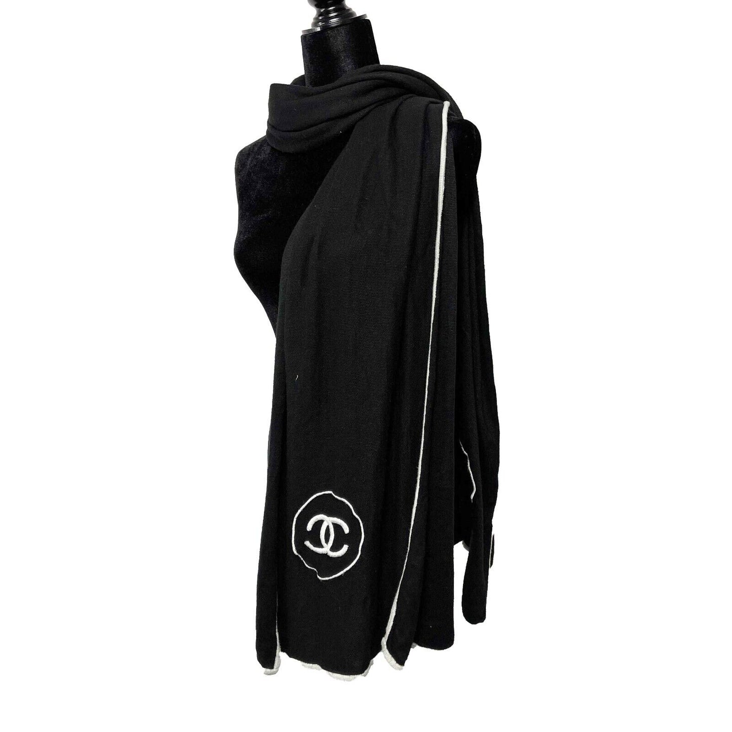 Chanel - Monochrome CC Logo Embroidered Cashmere Knit - Black/White Scarf