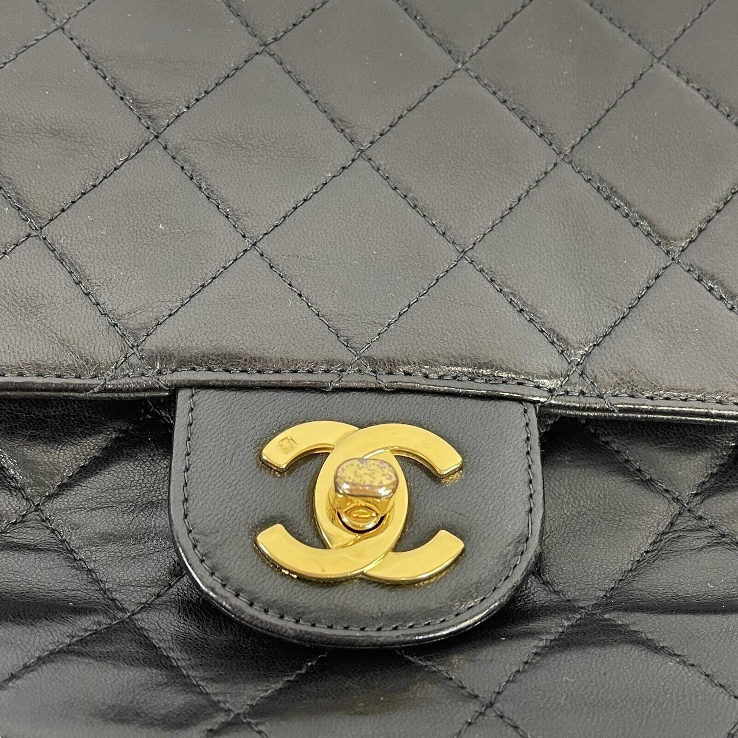 CHANEL - Vintage Classic CC Single Flap Black Medium Crossbody / Shoulder Bag