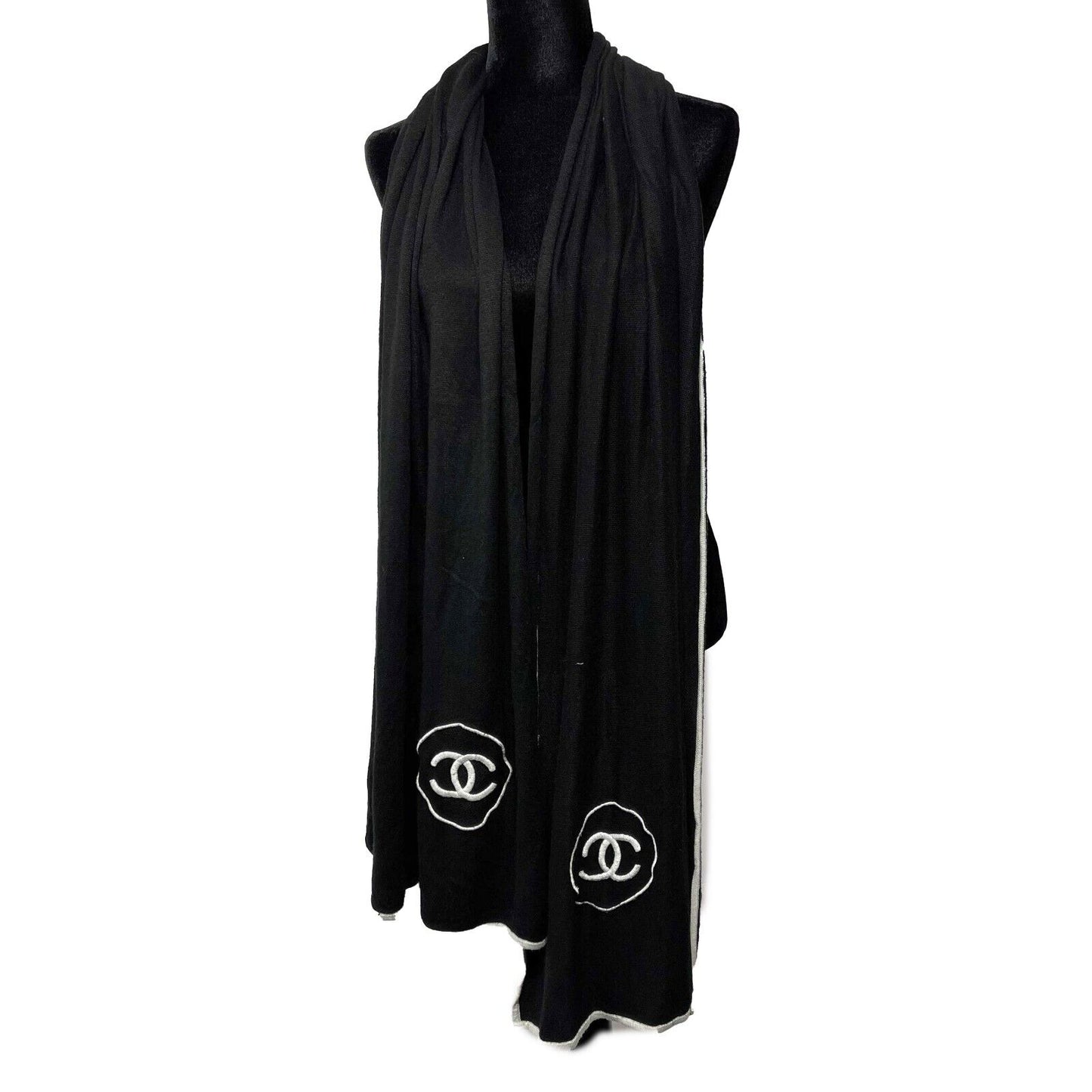 Chanel - Monochrome CC Logo Embroidered Cashmere Knit - Black/White Scarf