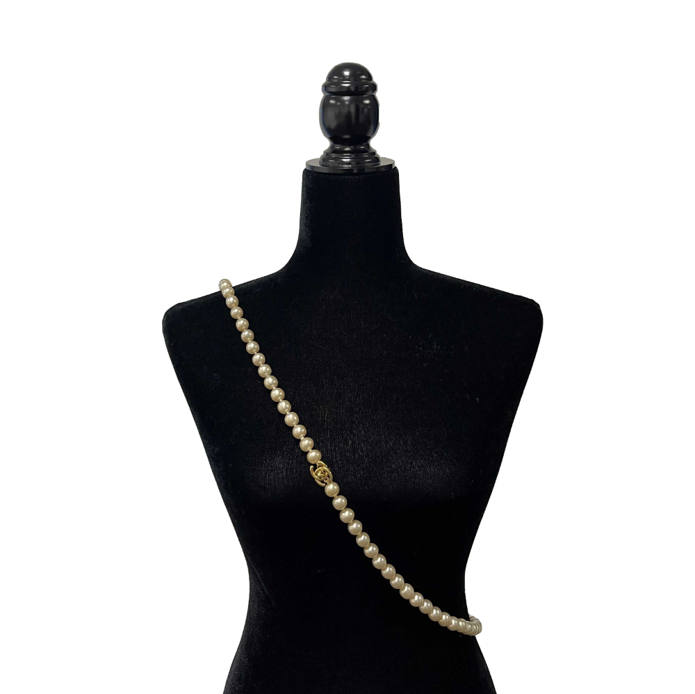 CHANEL - Vintage 96P CC Logo Turn Lock Pearl / Gold Necklace